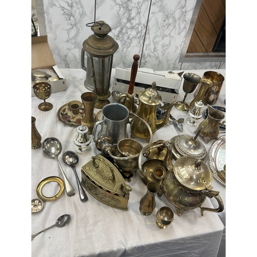 230 - Selection of metalware to include brass, EPNS etc