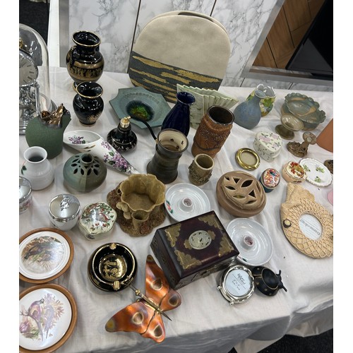 187 - Selection of miscellaneous to include porcelain items, clock, vases etc