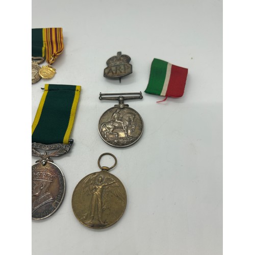 464 - Selection of WW1 and WW2 military medals named ss gt M G Chapman R signals, Charles Thorn, DVR W G H... 