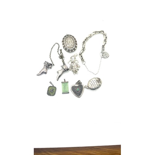 425 - Selection of silver jewellery includes Suarti, lockets etc