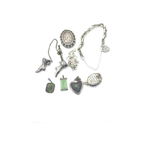 425 - Selection of silver jewellery includes Suarti, lockets etc