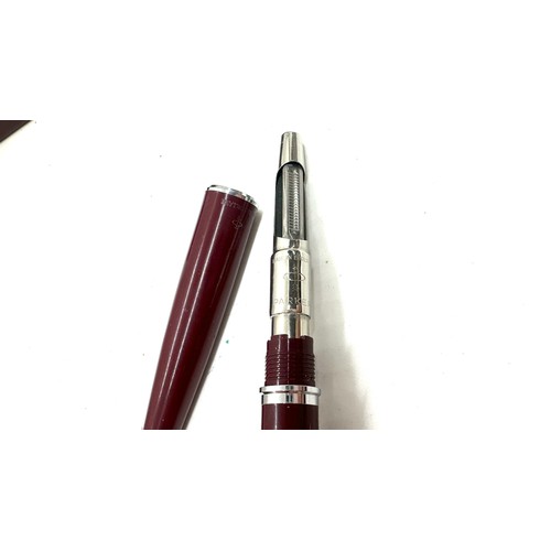 442 - Selection of boxed fountain pens includes Parker, Cross, swan etc