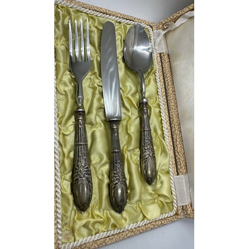 459 - Cased silver admiral and a cased silver egg cup and spoon