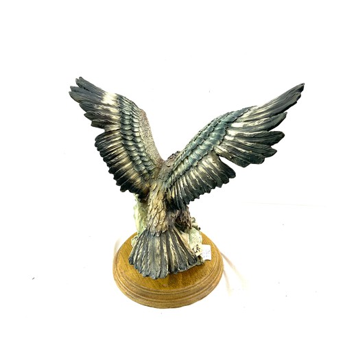 105 - Giuseppe Armani Capodimonte golden eagle figurine measures approximately 12 inches by 15 inches