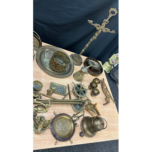 225 - Large selection of brassware to include wall hanging door bell, candlesticks, ornaments etc