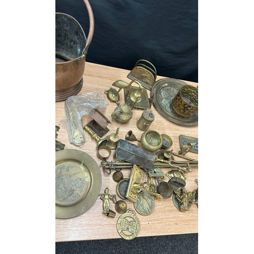 225 - Large selection of brassware to include wall hanging door bell, candlesticks, ornaments etc