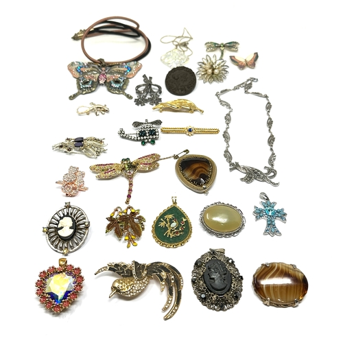 408 - selection of 25 costume jewellery items includes  brooches necklace etc