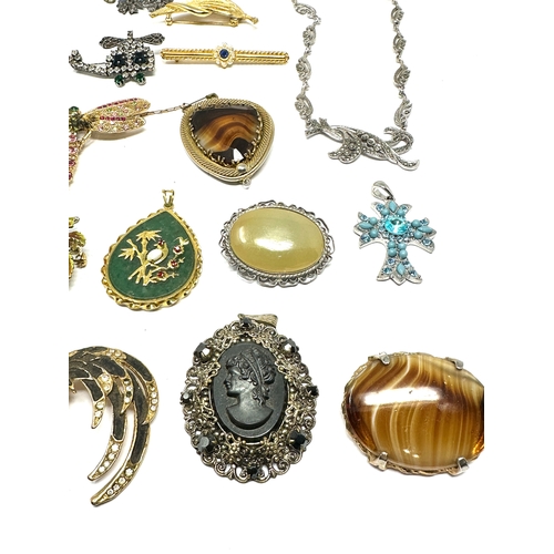 408 - selection of 25 costume jewellery items includes  brooches necklace etc