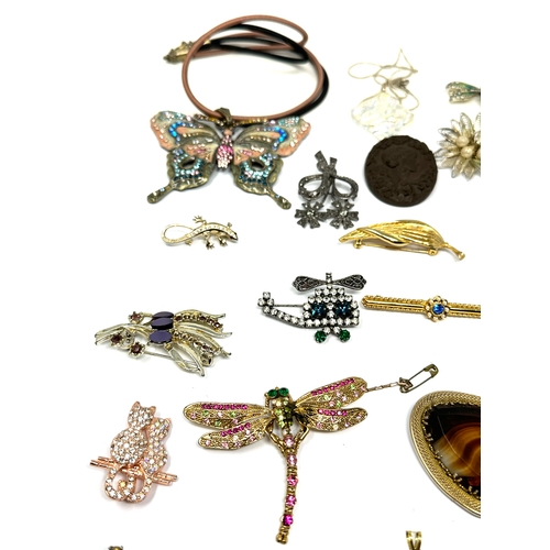 408 - selection of 25 costume jewellery items includes  brooches necklace etc