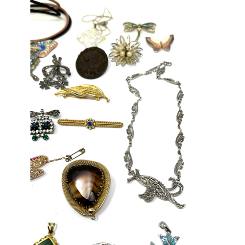 408 - selection of 25 costume jewellery items includes  brooches necklace etc