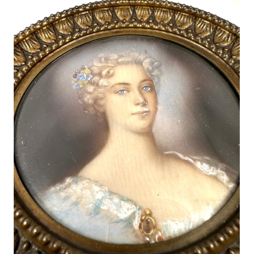 378 - Antique Miniature Portrait Painting in Frame frame measures approx 10.5cm dia