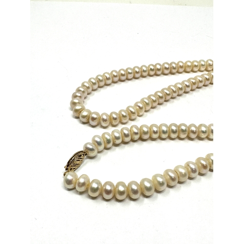 80 - 14ct gold clasp pearl necklace measures approx 52cm long weight 36g