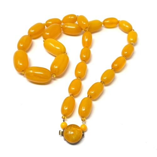 409 - Vintage amber type bead necklace weight 70g