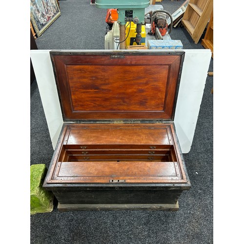 299 - Antique Georgian wooden carpenters tool chest. interior fitted with drawers, complete with a large q... 