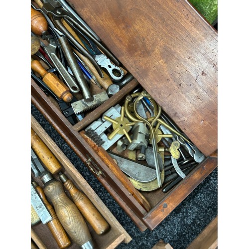 299 - Antique Georgian wooden carpenters tool chest. interior fitted with drawers, complete with a large q... 