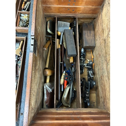 299 - Antique Georgian wooden carpenters tool chest. interior fitted with drawers, complete with a large q... 