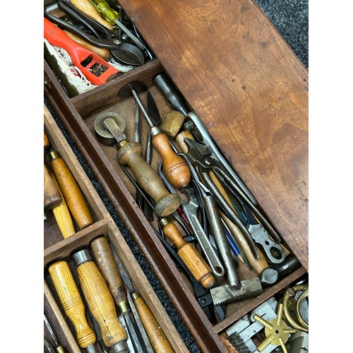 299 - Antique Georgian wooden carpenters tool chest. interior fitted with drawers, complete with a large q... 