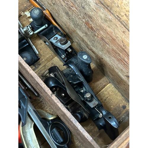 299 - Antique Georgian wooden carpenters tool chest. interior fitted with drawers, complete with a large q... 