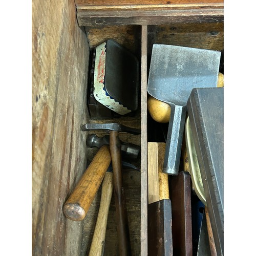 299 - Antique Georgian wooden carpenters tool chest. interior fitted with drawers, complete with a large q... 