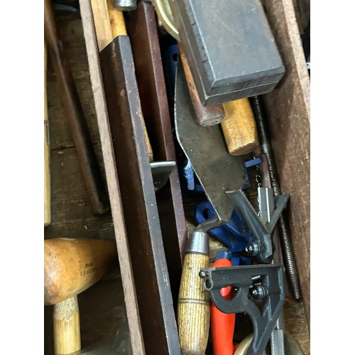 299 - Antique Georgian wooden carpenters tool chest. interior fitted with drawers, complete with a large q... 