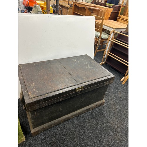 299 - Antique Georgian wooden carpenters tool chest. interior fitted with drawers, complete with a large q... 