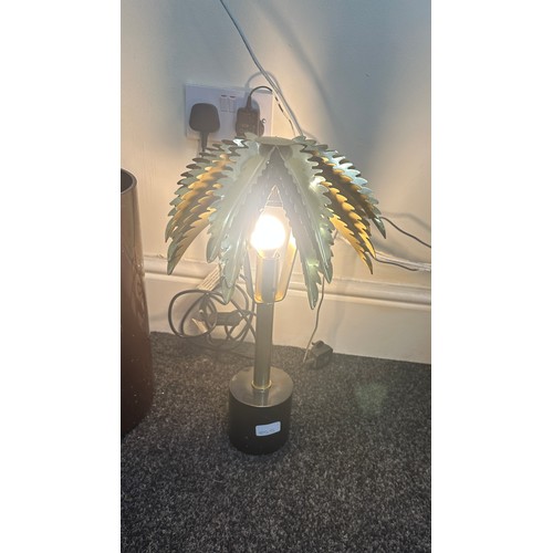 247 - Vintage retro palm tree lamp - working