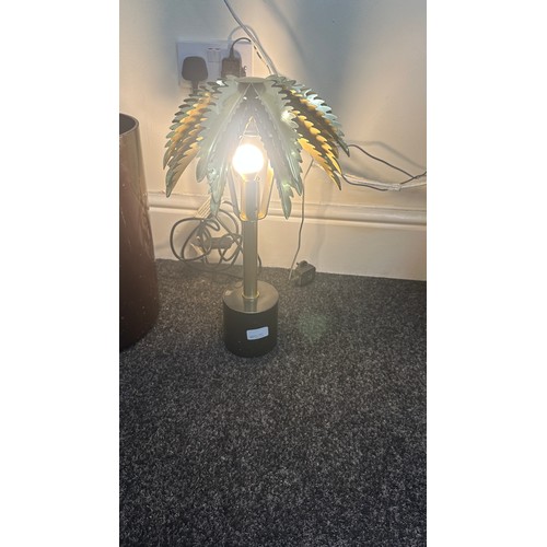 247 - Vintage retro palm tree lamp - working