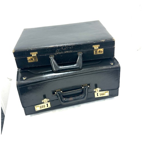 148 - 2 Vintage brief cases