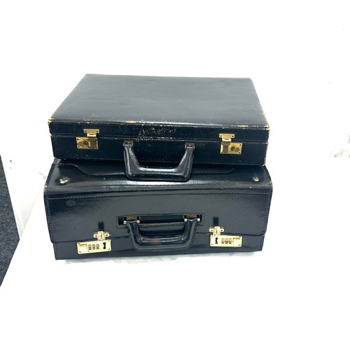 148 - 2 Vintage brief cases