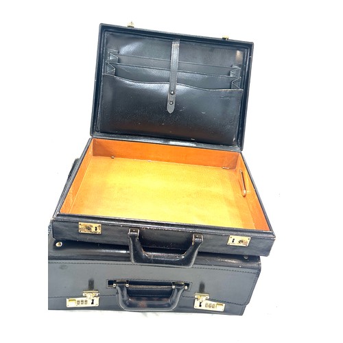 148 - 2 Vintage brief cases