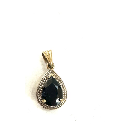 581 - 9ct gold stone set and diamond pendant total weight 1,7grams