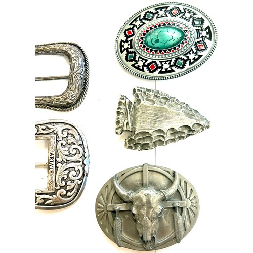 591 - 5 Assorted interchangeable belt buckles to include Spanish style etc