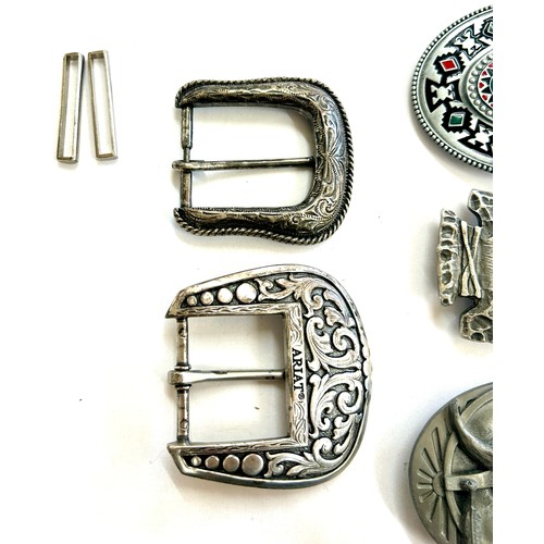 591 - 5 Assorted interchangeable belt buckles to include Spanish style etc