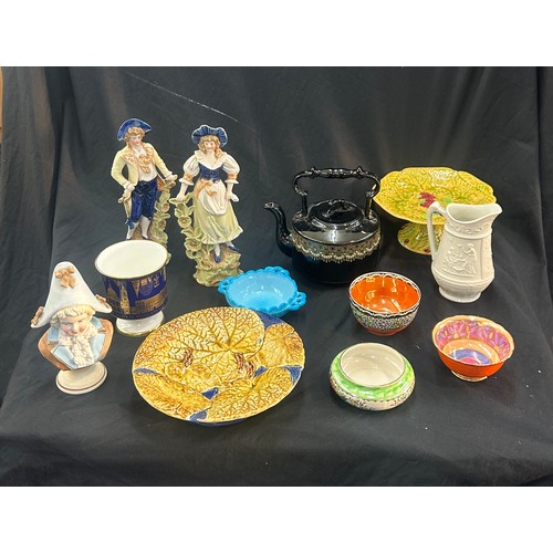 168 - Selection of miscellaneous to include two pieces of Majolica etc