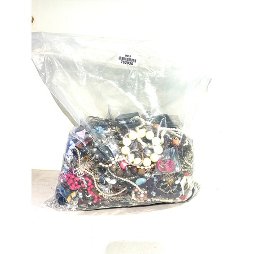 414 - 10kg UNSORTED COSTUME JEWELLERY inc. Bangles, Necklaces, Rings, Earrings.