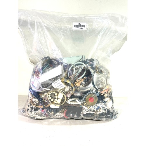 412 - 10kg UNSORTED COSTUME JEWELLERY inc. Bangles, Necklaces, Rings, Earrings.