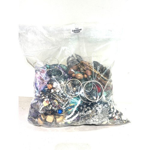 428 - 10kg UNSORTED COSTUME JEWELLERY inc. Bangles, Necklaces, Rings, Earrings.