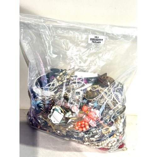 444 - 10kg UNSORTED COSTUME JEWELLERY inc. Bangles, Necklaces, Rings, Earrings.