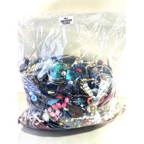 447 - 10kg UNSORTED COSTUME JEWELLERY inc. Bangles, Necklaces, Rings, Earrings.