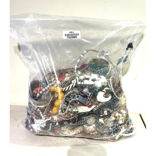 441 - 10kg UNSORTED COSTUME JEWELLERY inc. Bangles, Necklaces, Rings, Earrings.