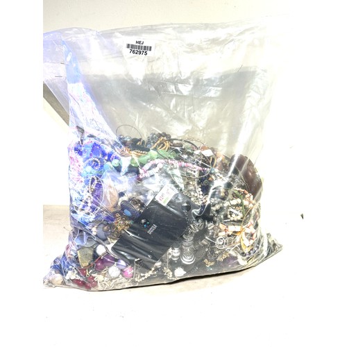 438 - 10kg UNSORTED COSTUME JEWELLERY inc. Bangles, Necklaces, Rings, Earrings.