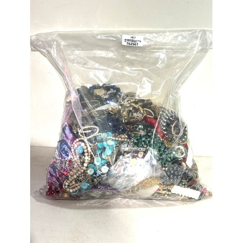 429 - 10kg UNSORTED COSTUME JEWELLERY inc. Bangles, Necklaces, Rings, Earrings.