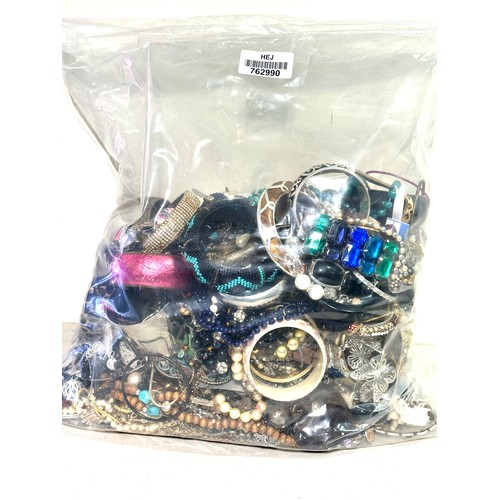 445 - 10kg UNSORTED COSTUME JEWELLERY inc. Bangles, Necklaces, Rings, Earrings.