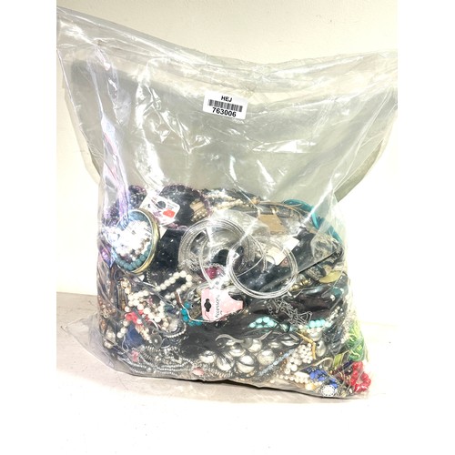 457 - 10kg UNSORTED COSTUME JEWELLERY inc. Bangles, Necklaces, Rings, Earrings.