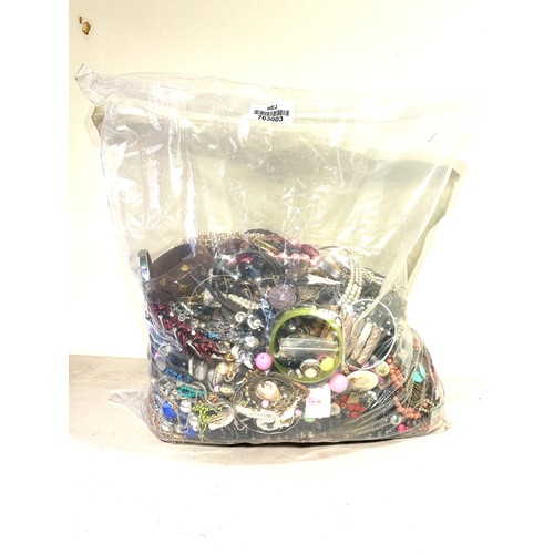 455 - 10kg UNSORTED COSTUME JEWELLERY inc. Bangles, Necklaces, Rings, Earrings.