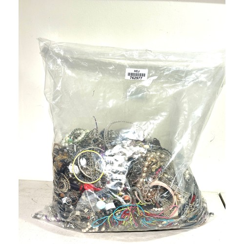 440 - 10kg UNSORTED COSTUME JEWELLERY inc. Bangles, Necklaces, Rings, Earrings.