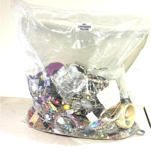 450 - 10kg UNSORTED COSTUME JEWELLERY inc. Bangles, Necklaces, Rings, Earrings.