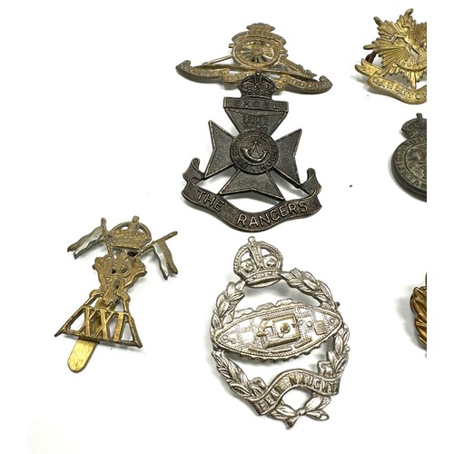 374 - 10 x Military Cap Badges Inc. Camerons - Dragoon Guards - Machine Gun Corps Etc