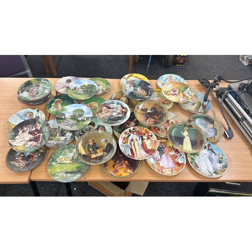 197 - Large selection of assorted collectors plates includes rico, knowels etc