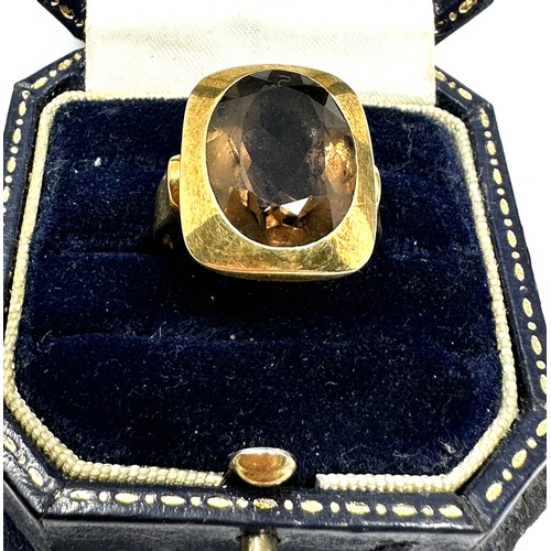 582 - 14ct gold smoky quartz dress ring (6.5g)